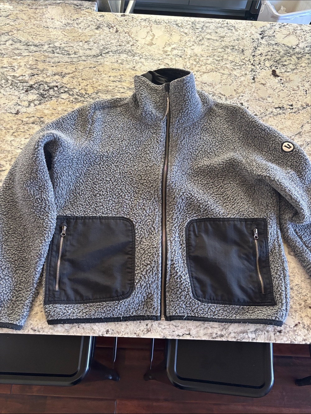 Vuori Women’s Gray Sherpa Zip-Up Jacket with Black Trim